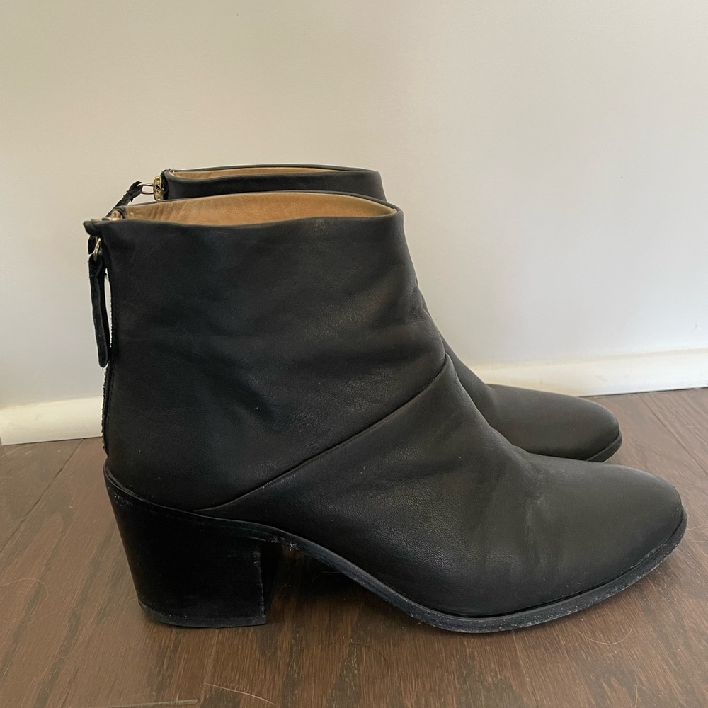 Dari Leather Boots
